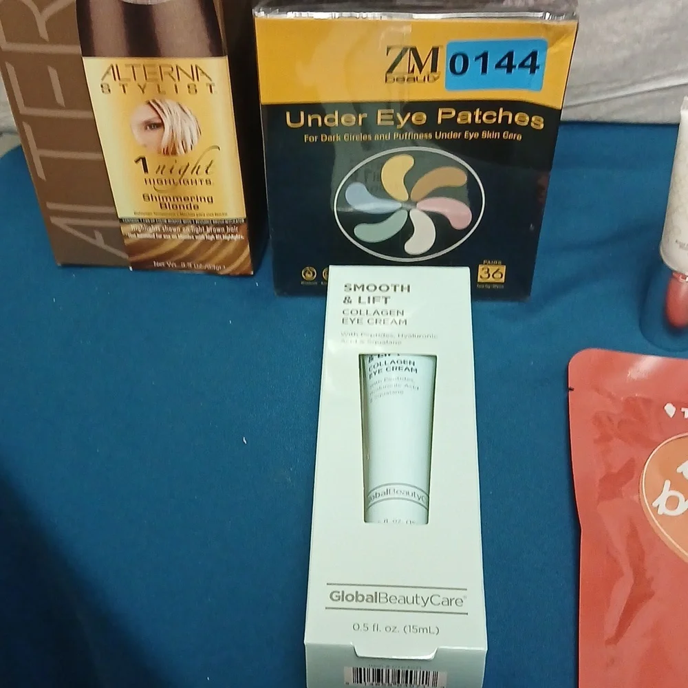 SKIN CARE BUNDLE W/SKIN BAG SEE DESCRIPTION FOR CONTENTS